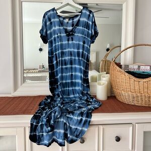 VENUS Blue and Navy Tie-Dye V-Neck Dress